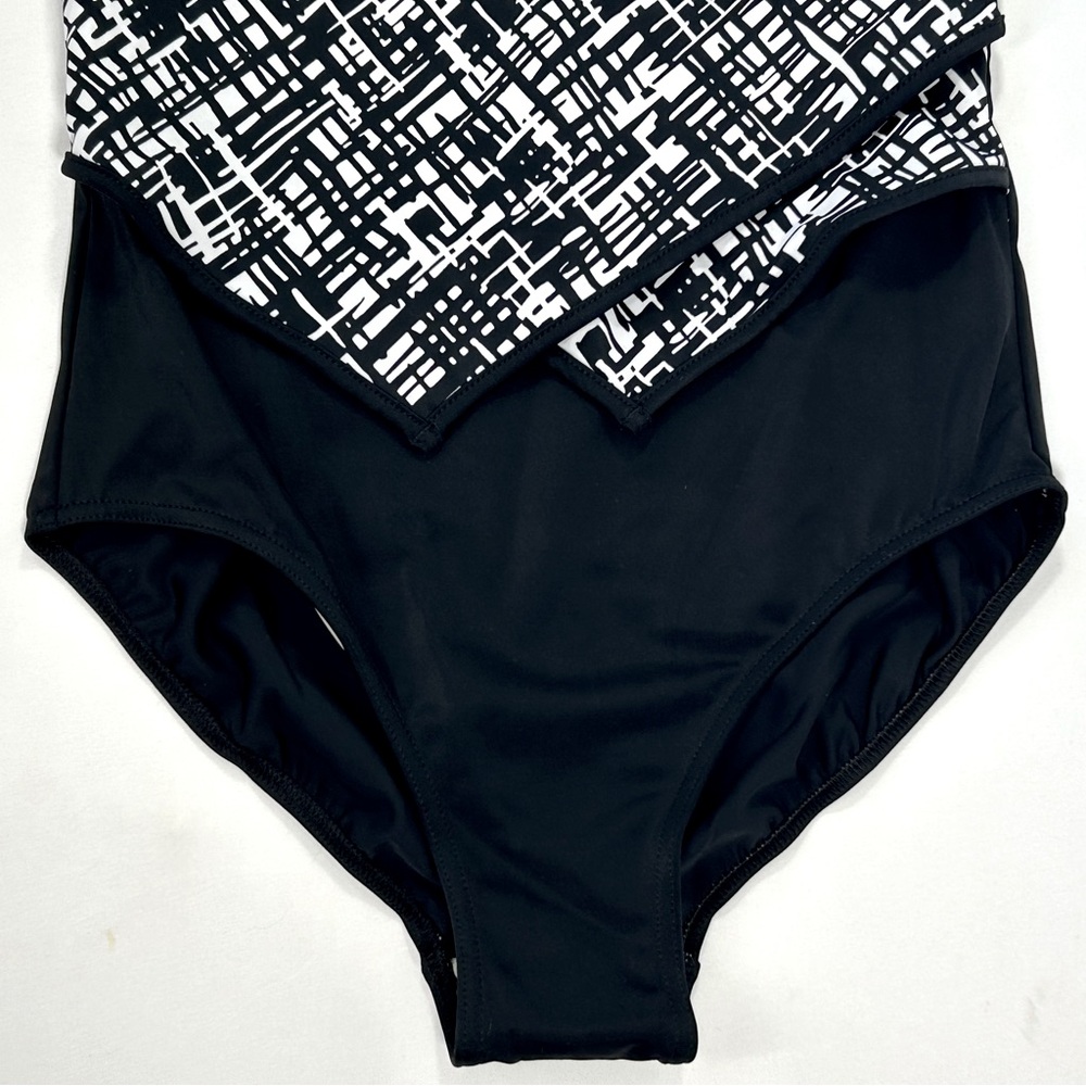 It Figures! One-Piece Geometric Swimsuit Size 12 Women's - Picture 3 of 9